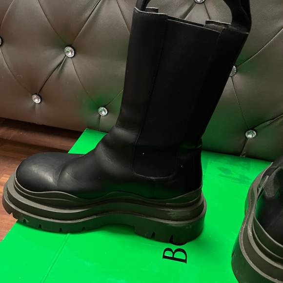 Bottega Veneta Tire Chelsea Boots - Picture 6 of 10